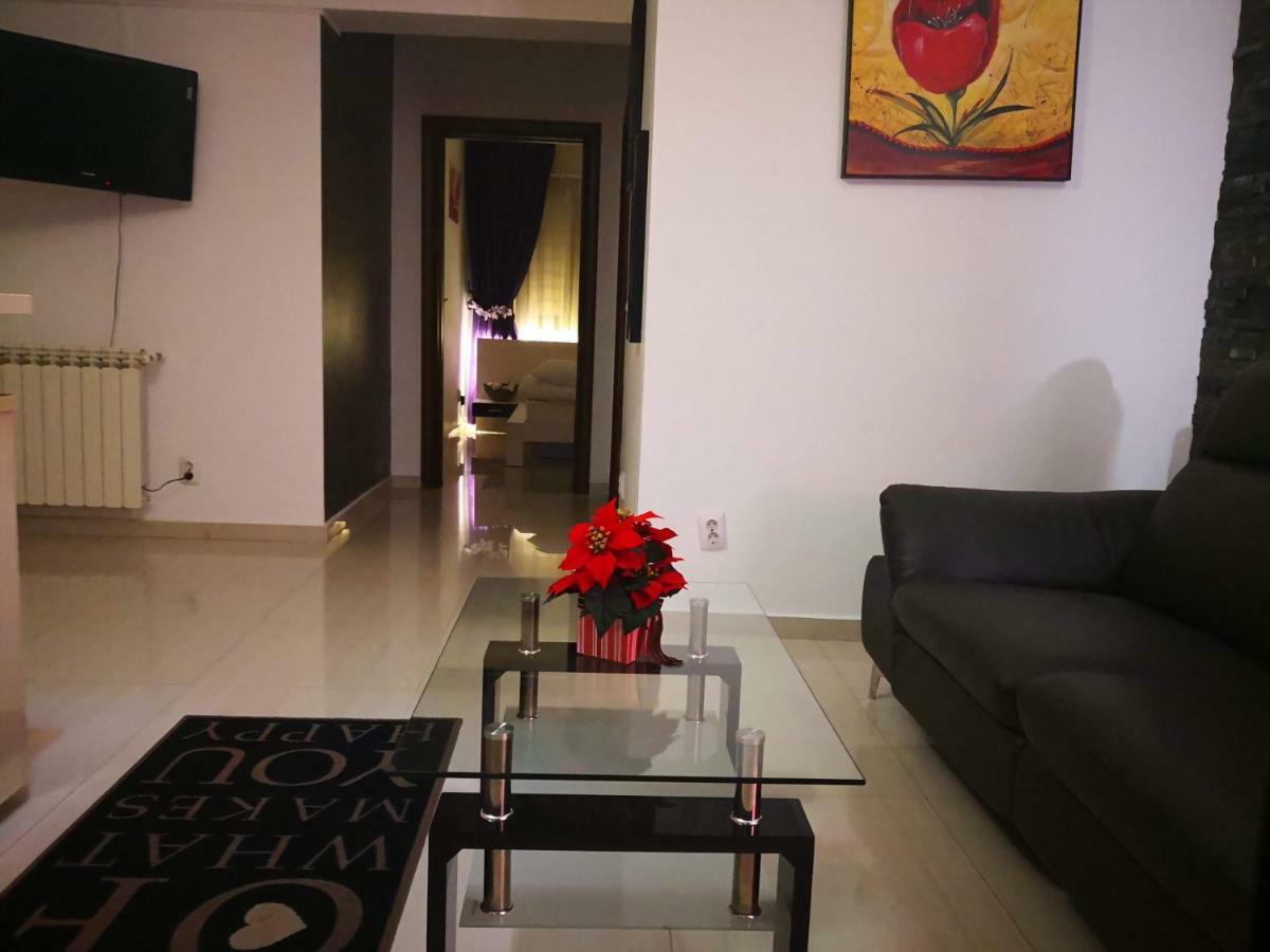Apartament Lenus'K Lägenhet Bukarest Exteriör bild